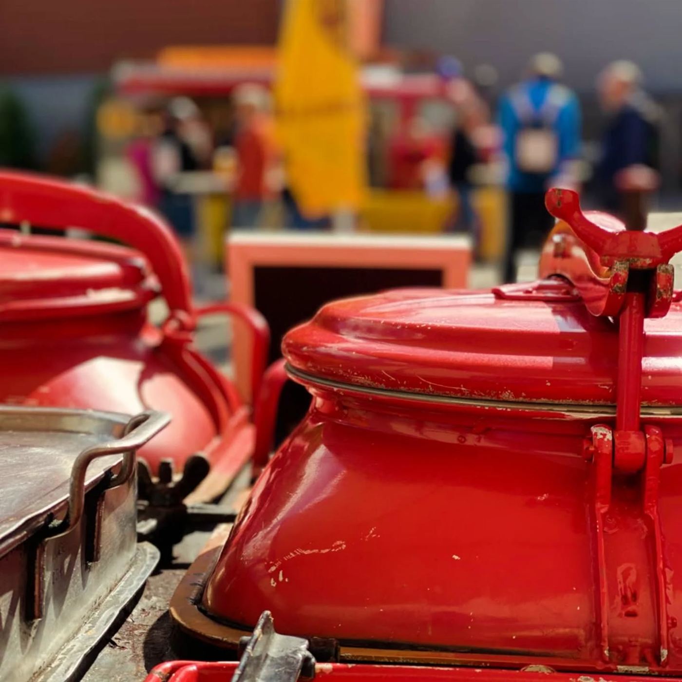 Ford Transit Oldtimer mit Gulaschkanone auf einem Event
